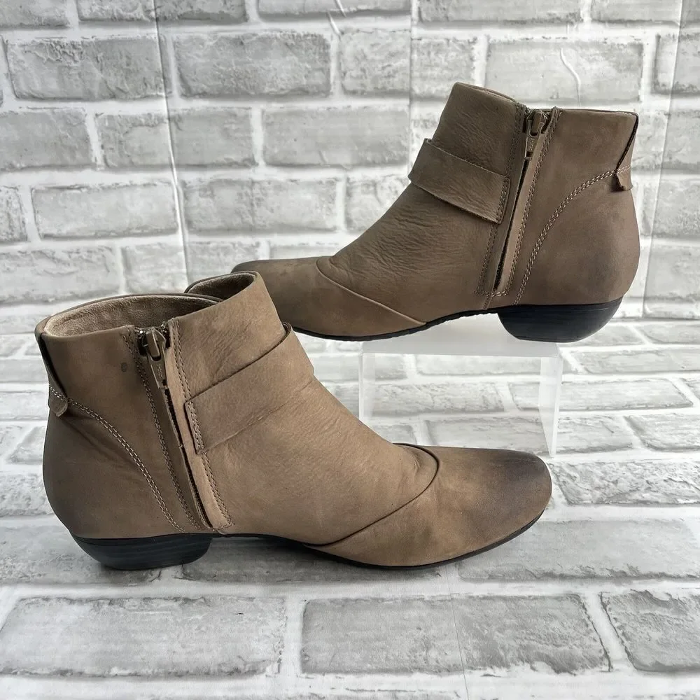 Taos Model Women’s Size 9.5 Light Brown Leather Ankle Boots